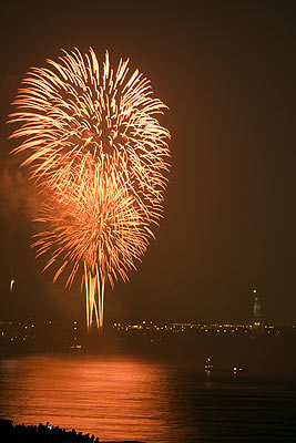 Fireworks in front of the statue of liberty