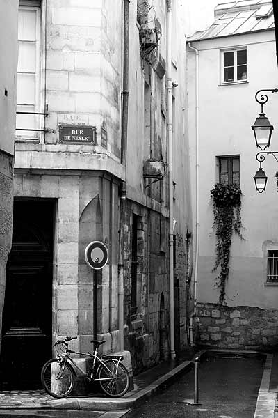 Paris back alley