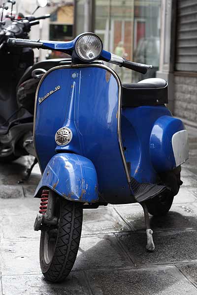 vespa in paris